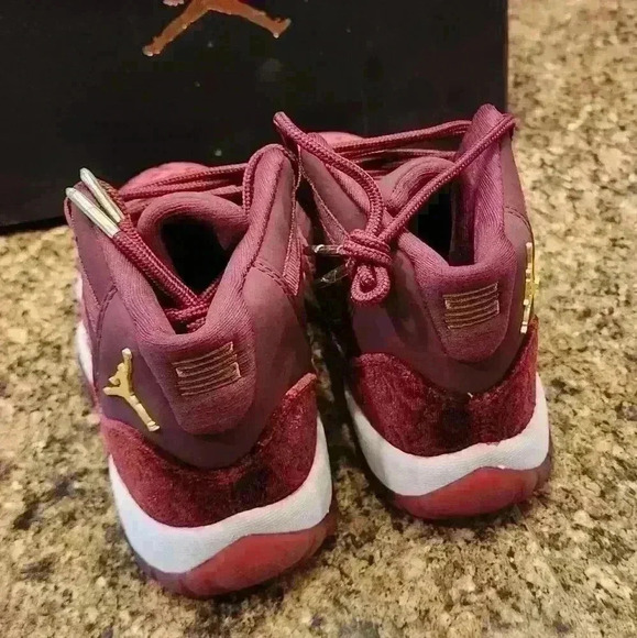 Jordan 11 Retro GG Heiress Velvet 2016 Grade School Size 4Y 852265-65 - Picture 6 of 11